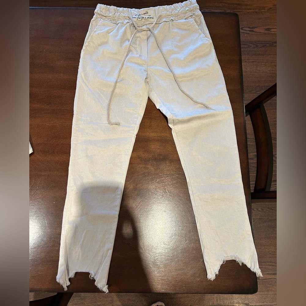 Women’s khaki cropped pants with drawstring. Purchased boutique. Size medium.